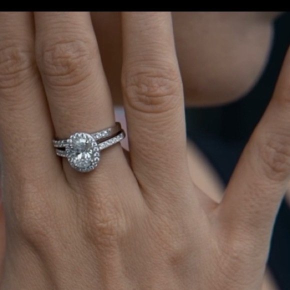 𝅺NEW 925 Silver 1.5 CT Oval Cut Halo Diamond Ring Set - Picture 3 of 9